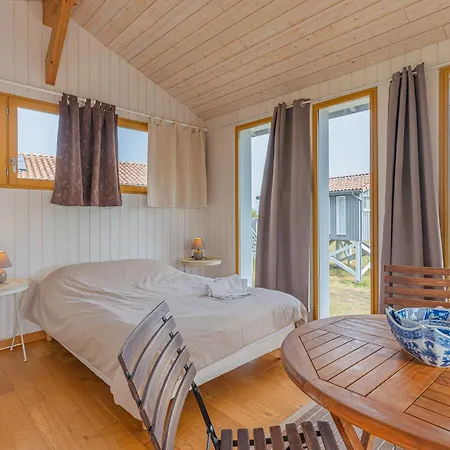 Un Sur Pilotis Apartment Talais