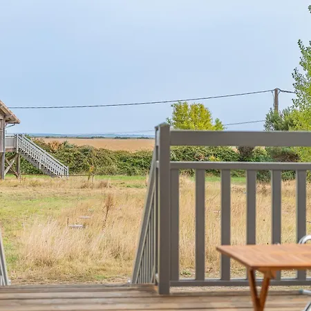 Un Sur Pilotis Apartment Talais