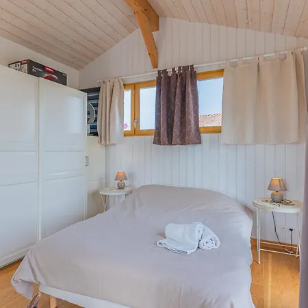 Un Sur Pilotis Apartment Talais