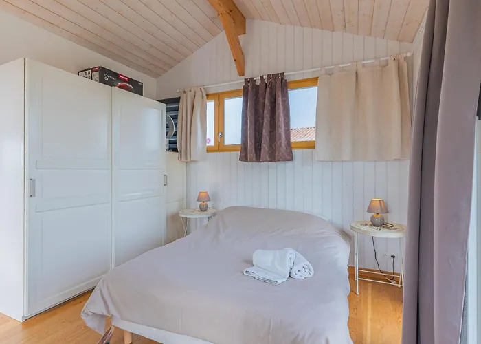 Un Sur Pilotis Apartment Talais